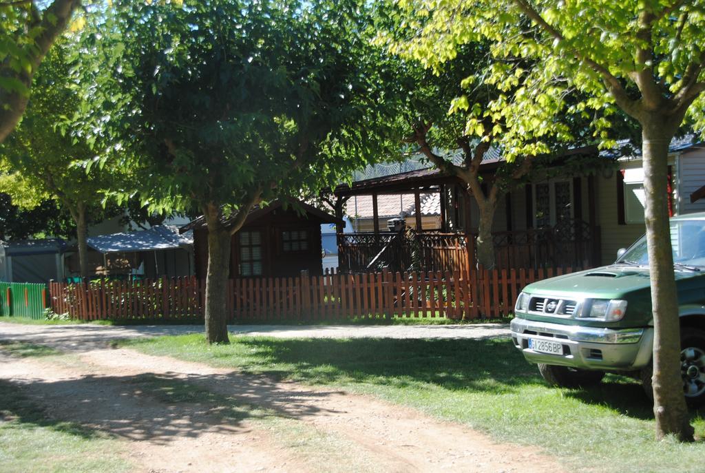 Camping Organya Hotel Exterior photo